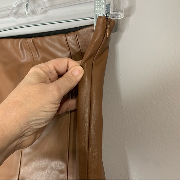 Zara NWOT soft supple vegan leather camel legging pants with side zipper. Size M - Picture 5 of 14